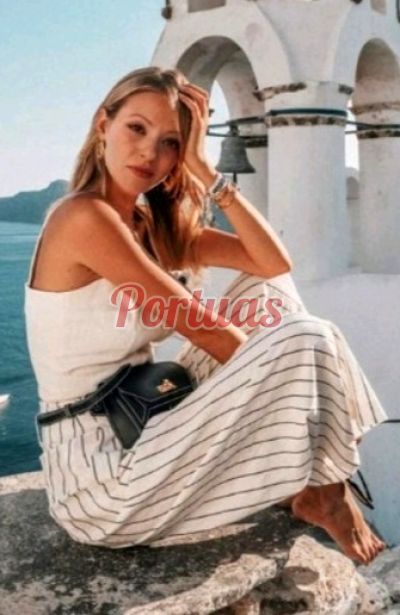 Petra, Acompanhante em Porto