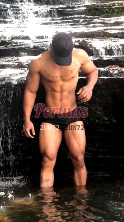 Massagista, Homem que faz massagens eróticas em Porto