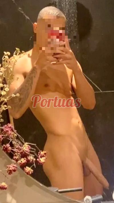 João 928230484, Homens em Funchal