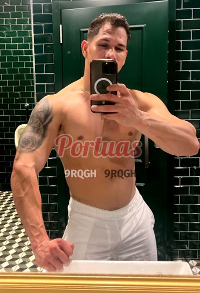 Alejandro 930631002, Homens em Porto