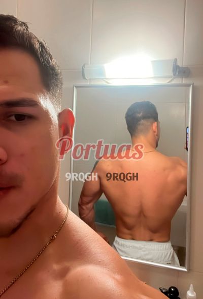 Alejandro 930631002, Homens em Porto