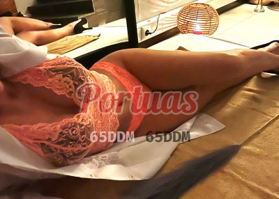 Amanda, mulher que faz massagens eróticas em Porto