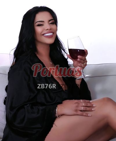 Zaya, acompanhante em Leiria