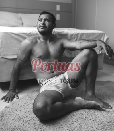 Rodrigo, homem que faz massagens eróticas em Lisboa