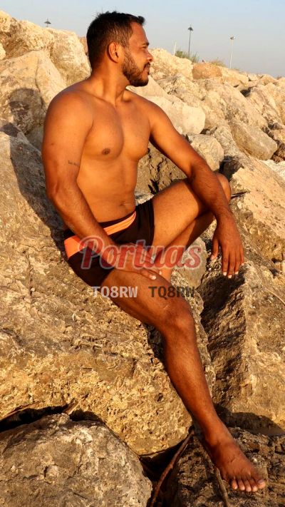 Rodrigo, homem que faz massagens eróticas em Lisboa