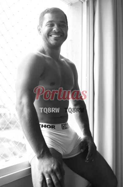 Rodrigo, homem que faz massagens eróticas em Lisboa