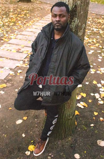 Leo, homem que faz massagens eróticas em Setúbal