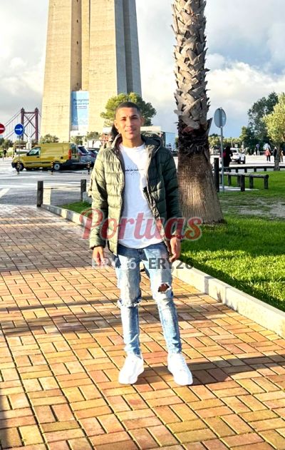 Lorenzo, homem em Almada