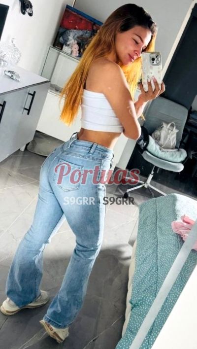 Carla, mulher que faz massagens eróticas em Porto