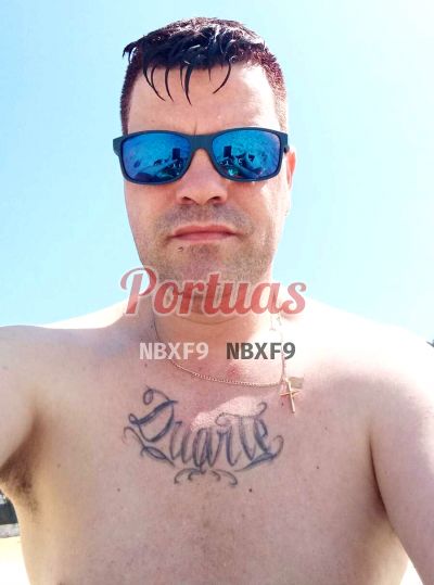 Neves, homem que faz massagens eróticas em Cacém