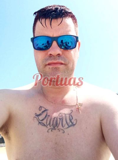 Neves, homem que faz massagens eróticas em Cacém
